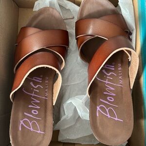 New Blowfish wedge sandal Cognac Leather Sandals with Contrast Trim
